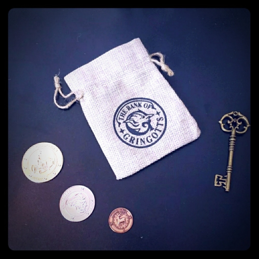 Harry Potter Gringotts Key Pouch & 3 Galleons Set
